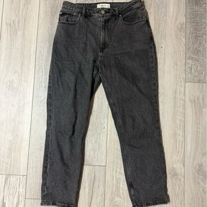 Abercrombie The Mom High Rise Jeans 27